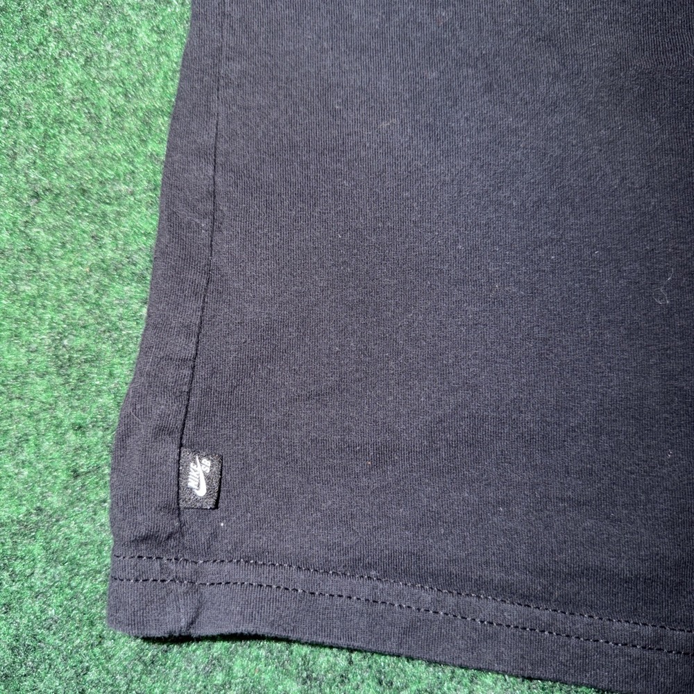 Nike SB Loose Fit Graphic T Shirt Men's Size Medium Black Shirt - Picture 6 of 7